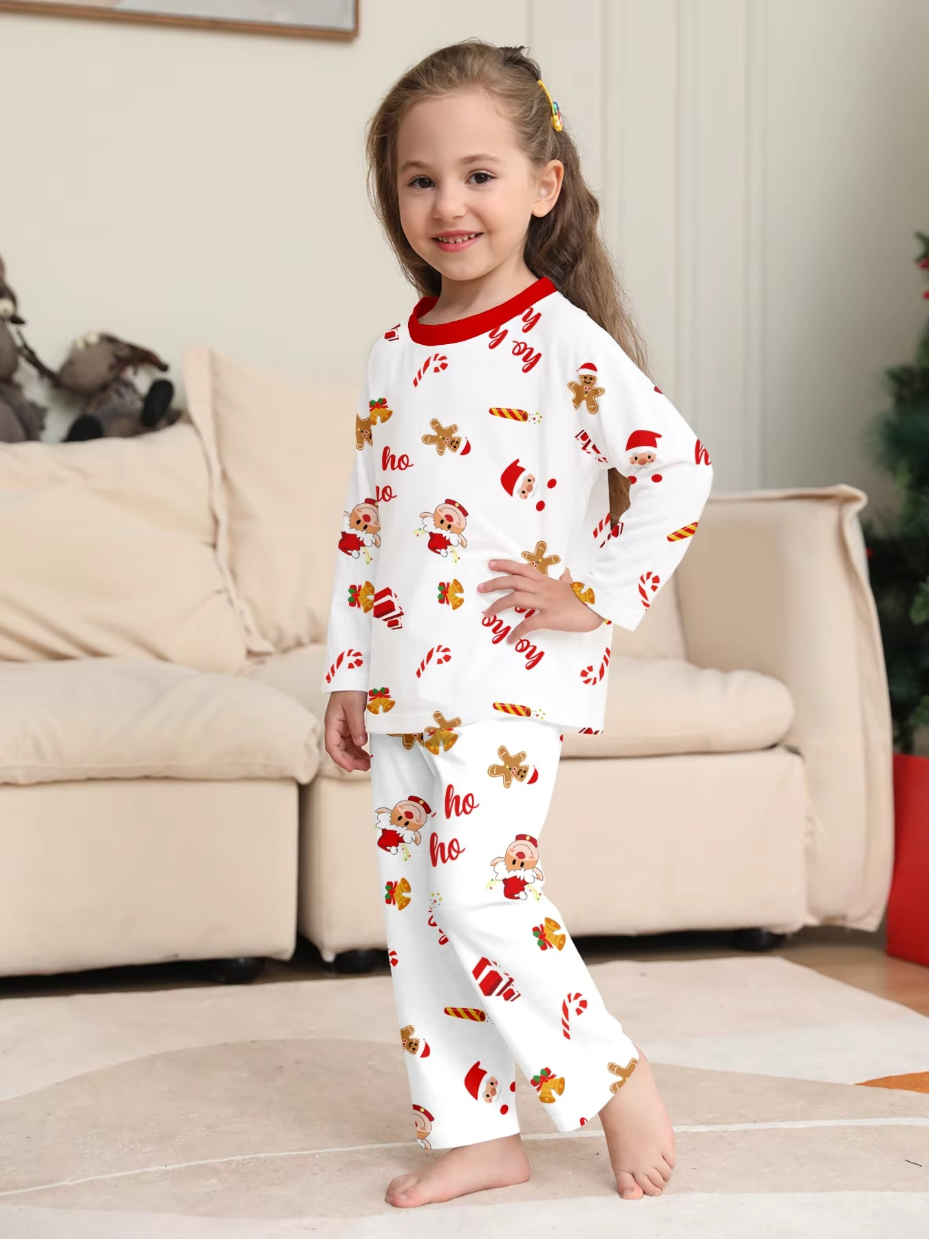 "Merry Christmas" Slogan with Polar Bear Motifs, Warm & Snug