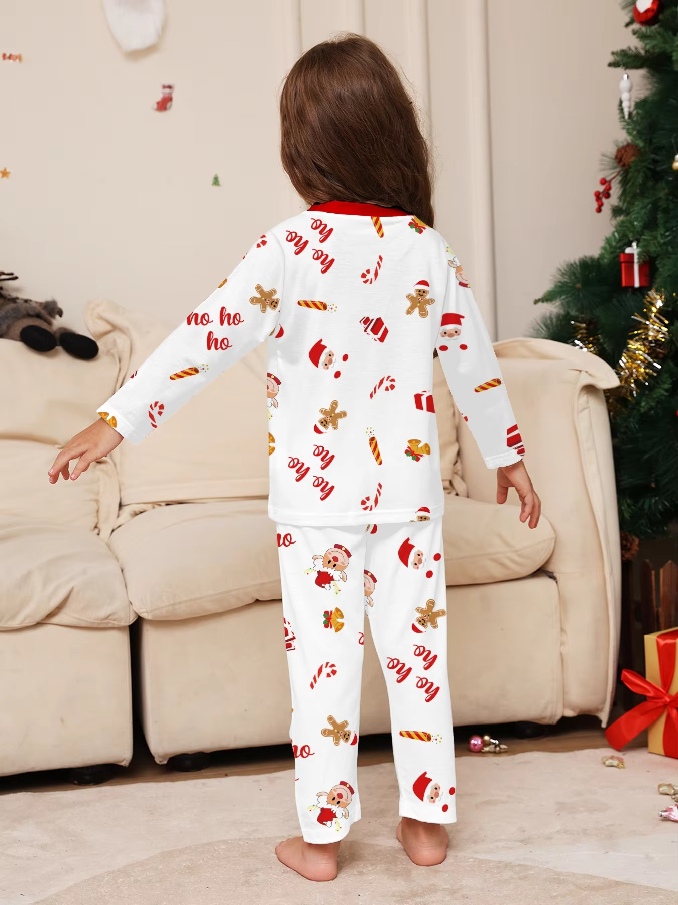 "Merry Christmas" Slogan with Polar Bear Motifs, Warm & Snug